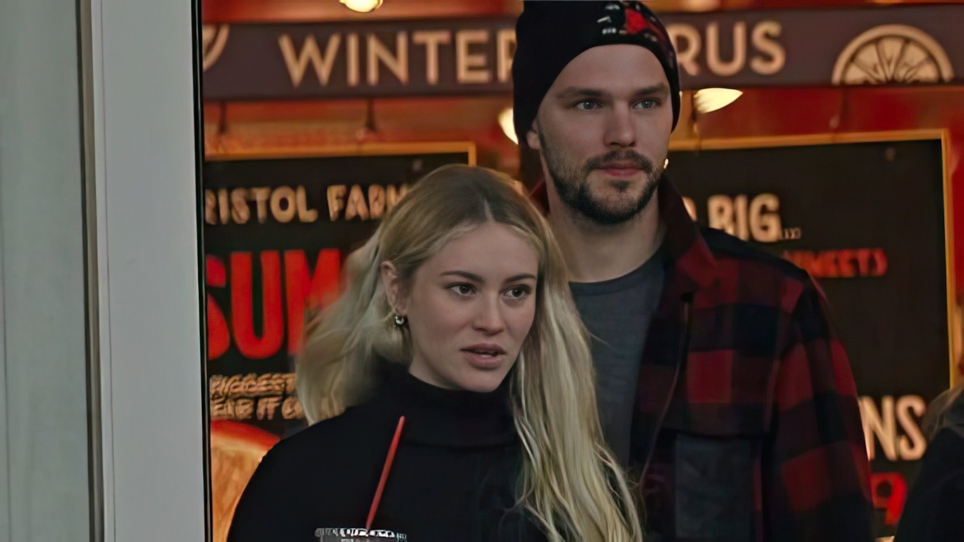 Nicholas Hoult y Bryana Holly