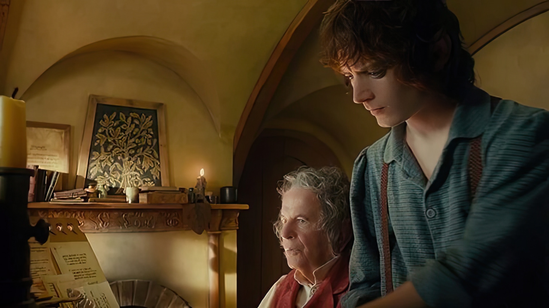 Ian Holm y Elijah Wood en 'The Hobbit: An Unexpected Journey'