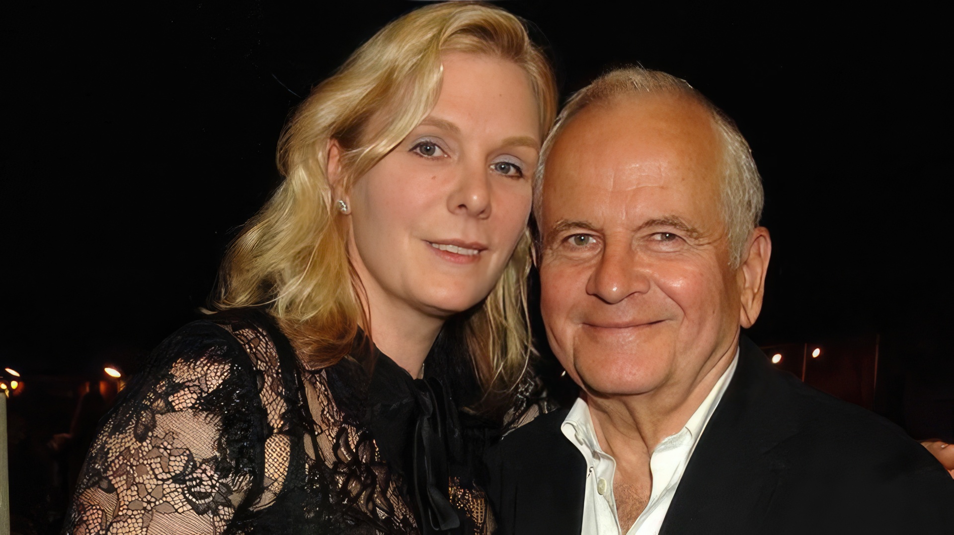 Ian Holm y Sophie de Stempel