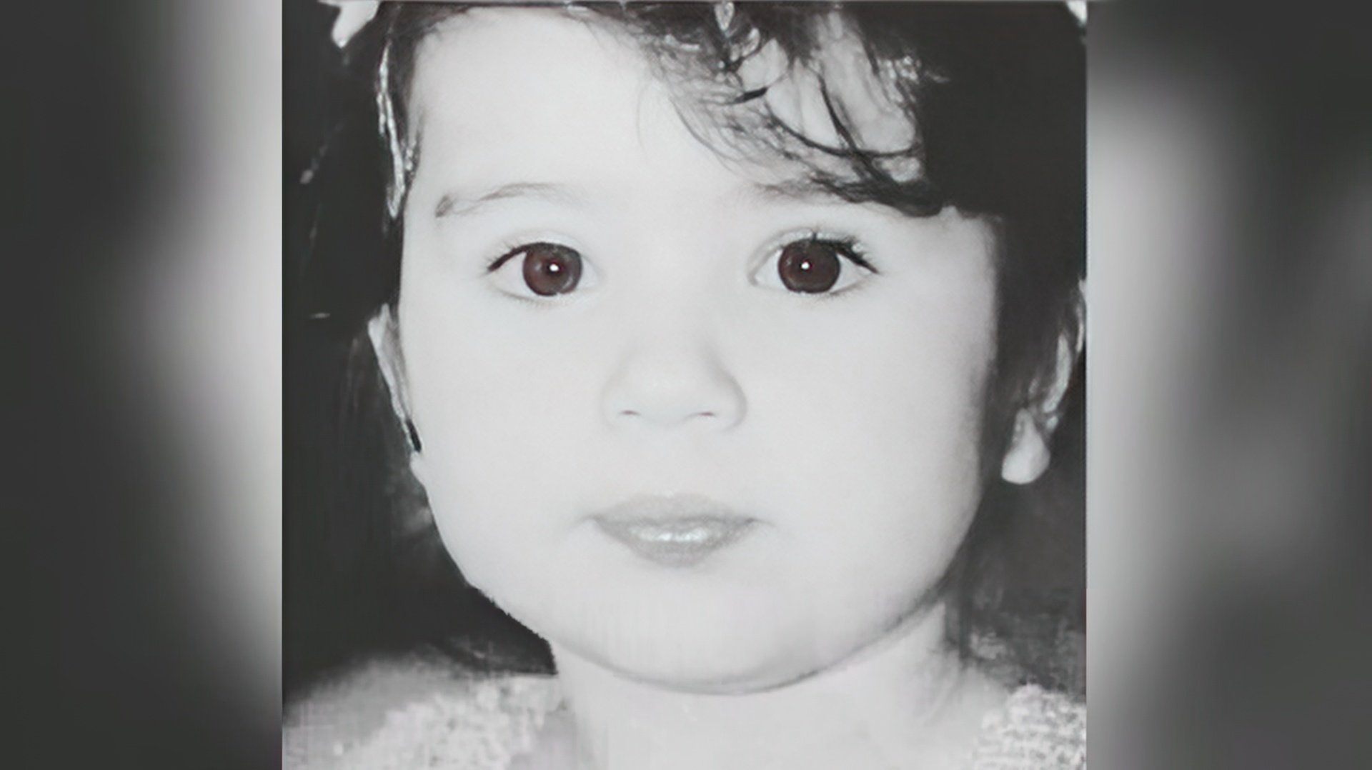 Hande Erçel en la infancia