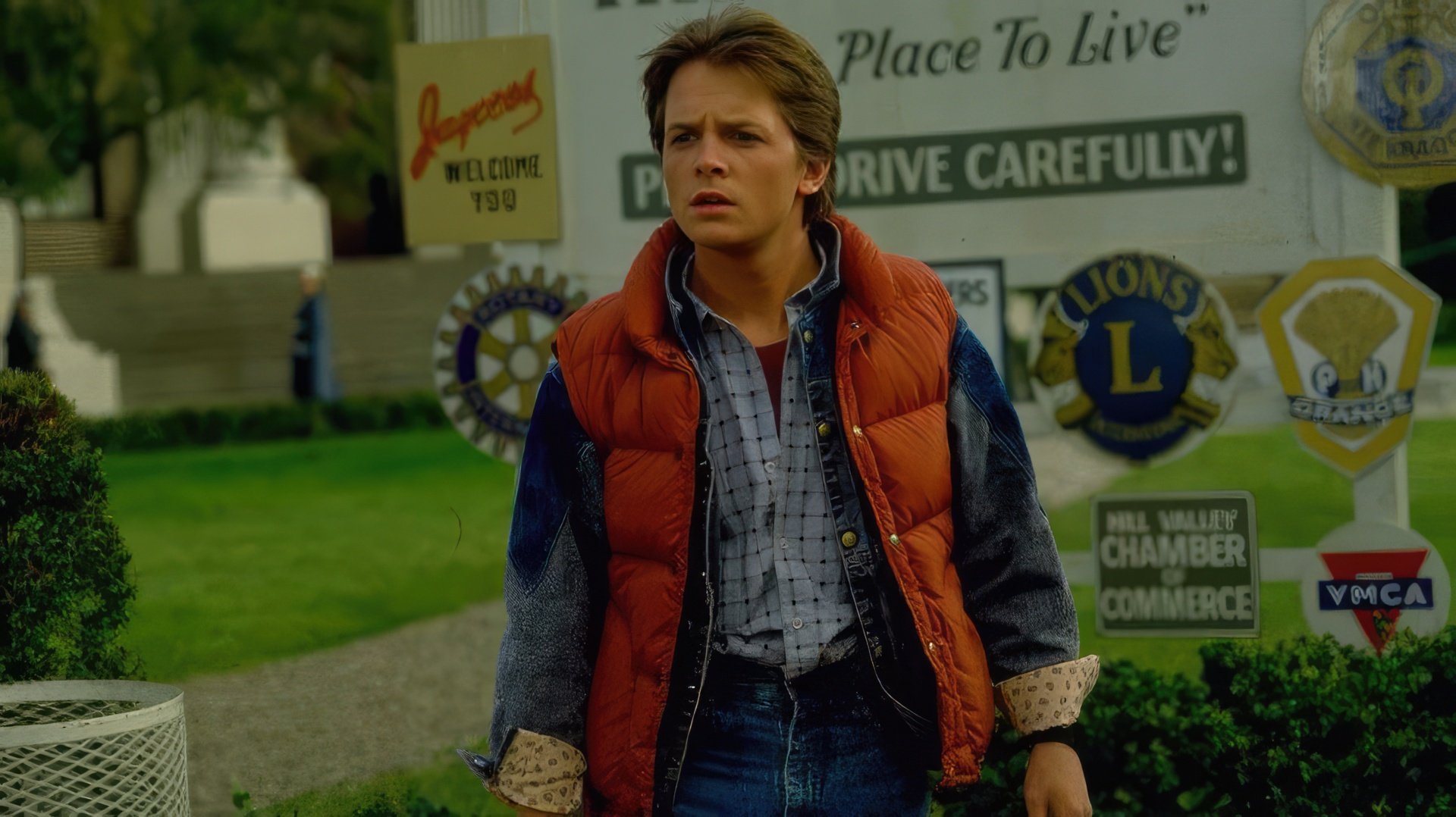 Michael J. Fox como Marty McFly
