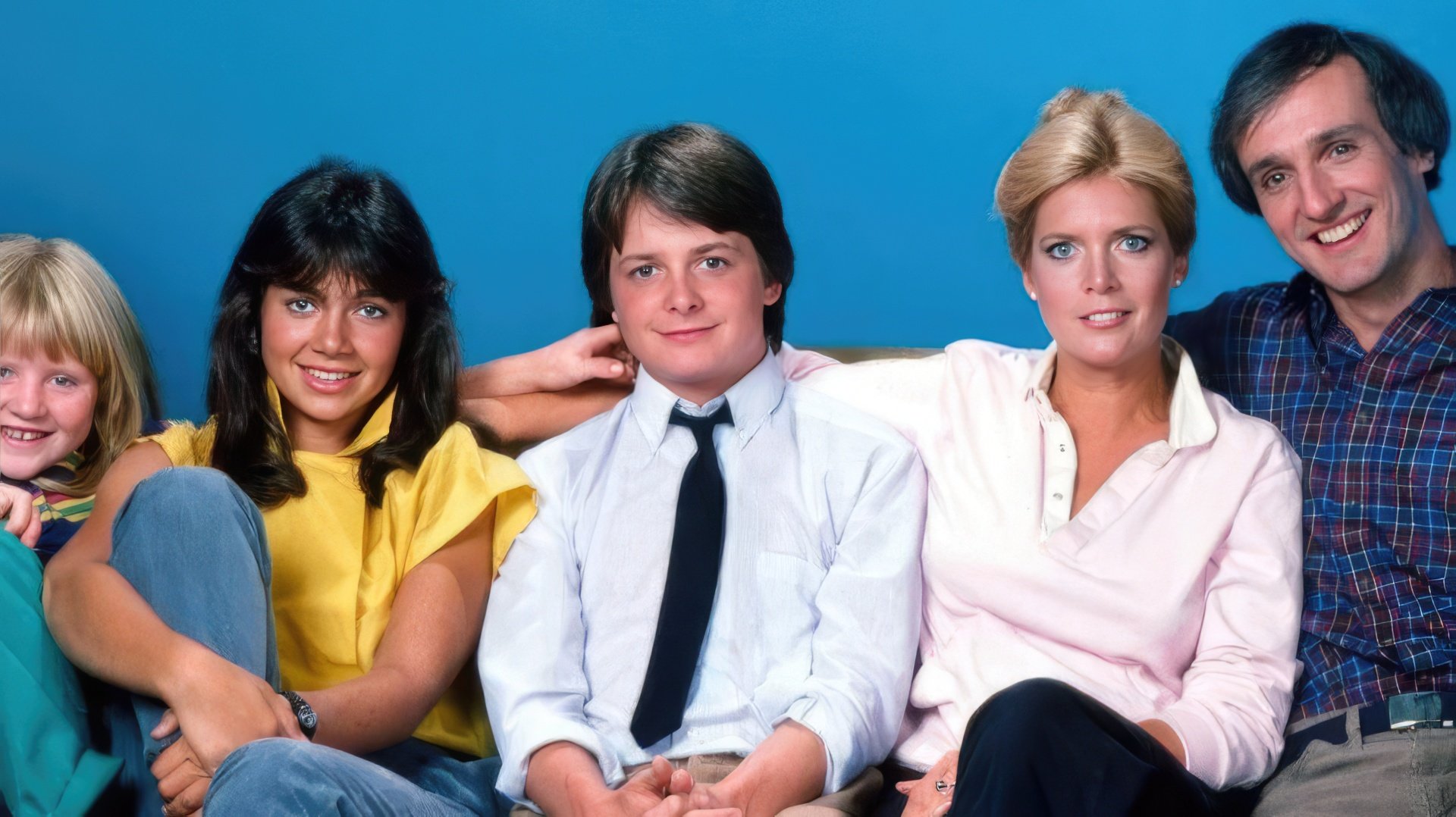 Michael J. Fox (en el medio) en Family Ties