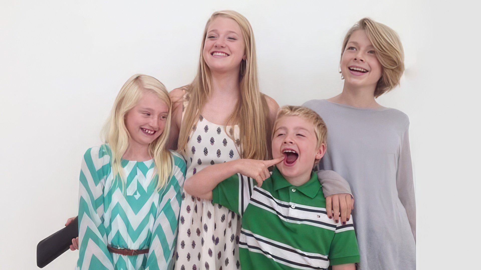 Hunter Schafer (derecha) con sus hermanas y hermano