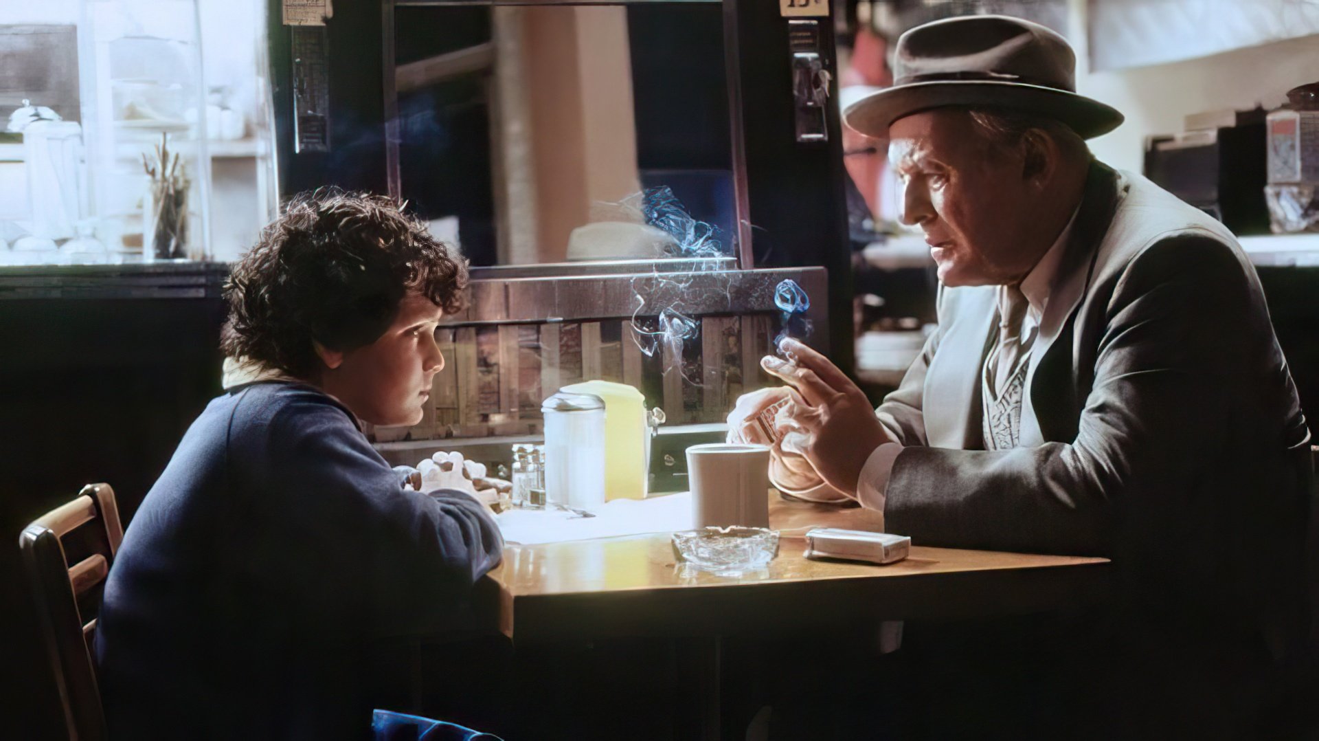 Anton Yelchin y Anthony Hopkins en la película 'Hearts in Atlantis'