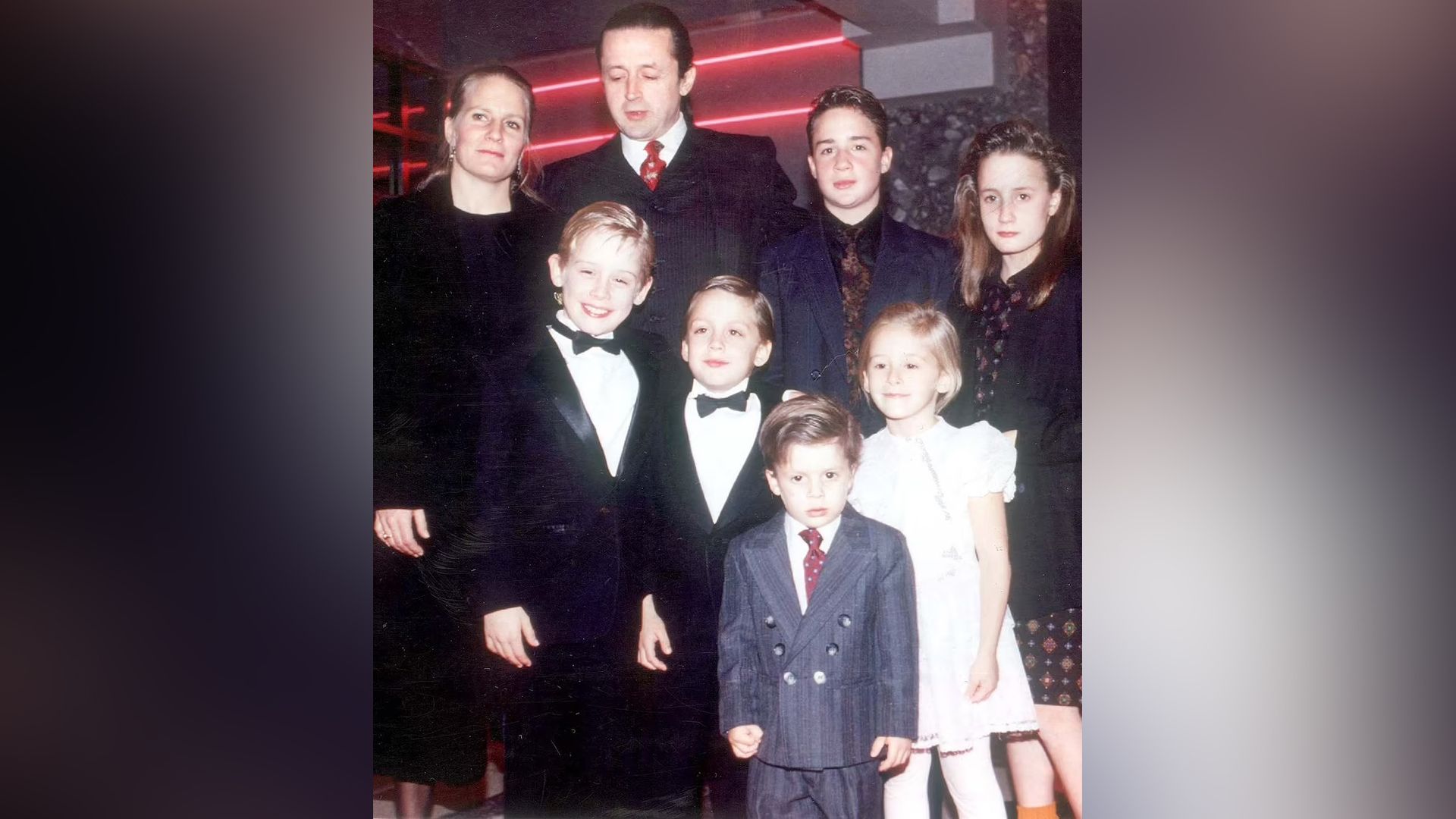 Macaulay Culkin con sus padres, hermanos y hermanas