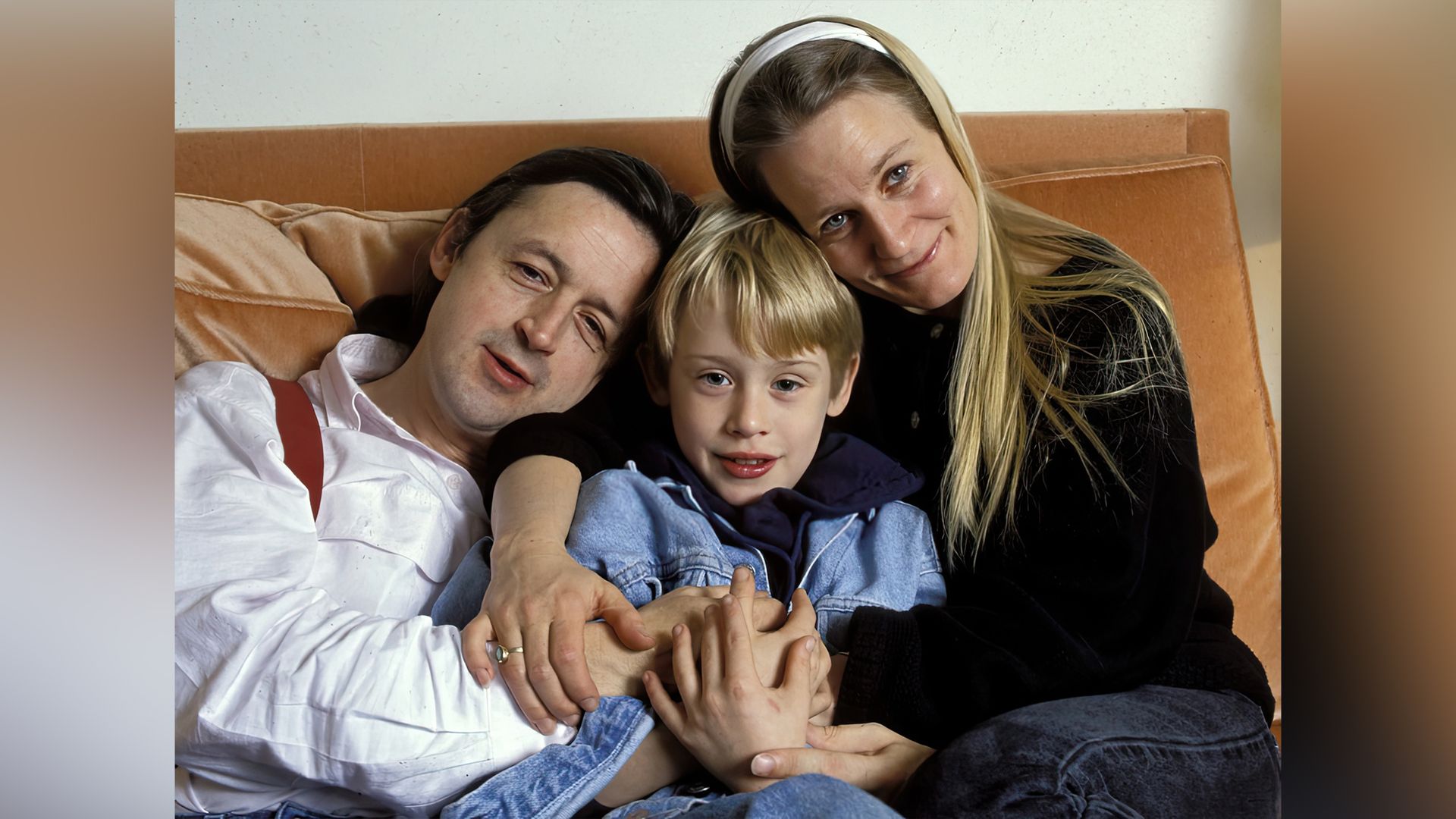 Macaulay Culkin con sus padres