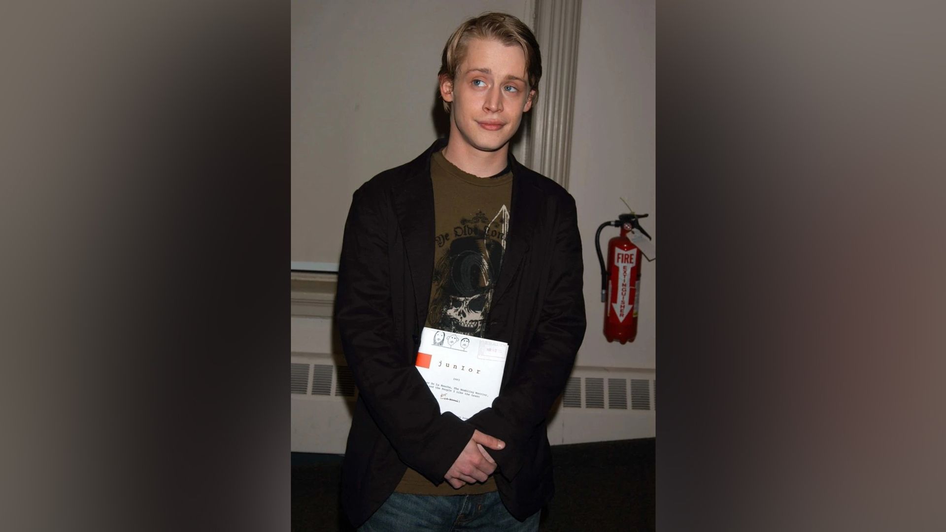 Macaulay Culkin con su libro 'Junior'
