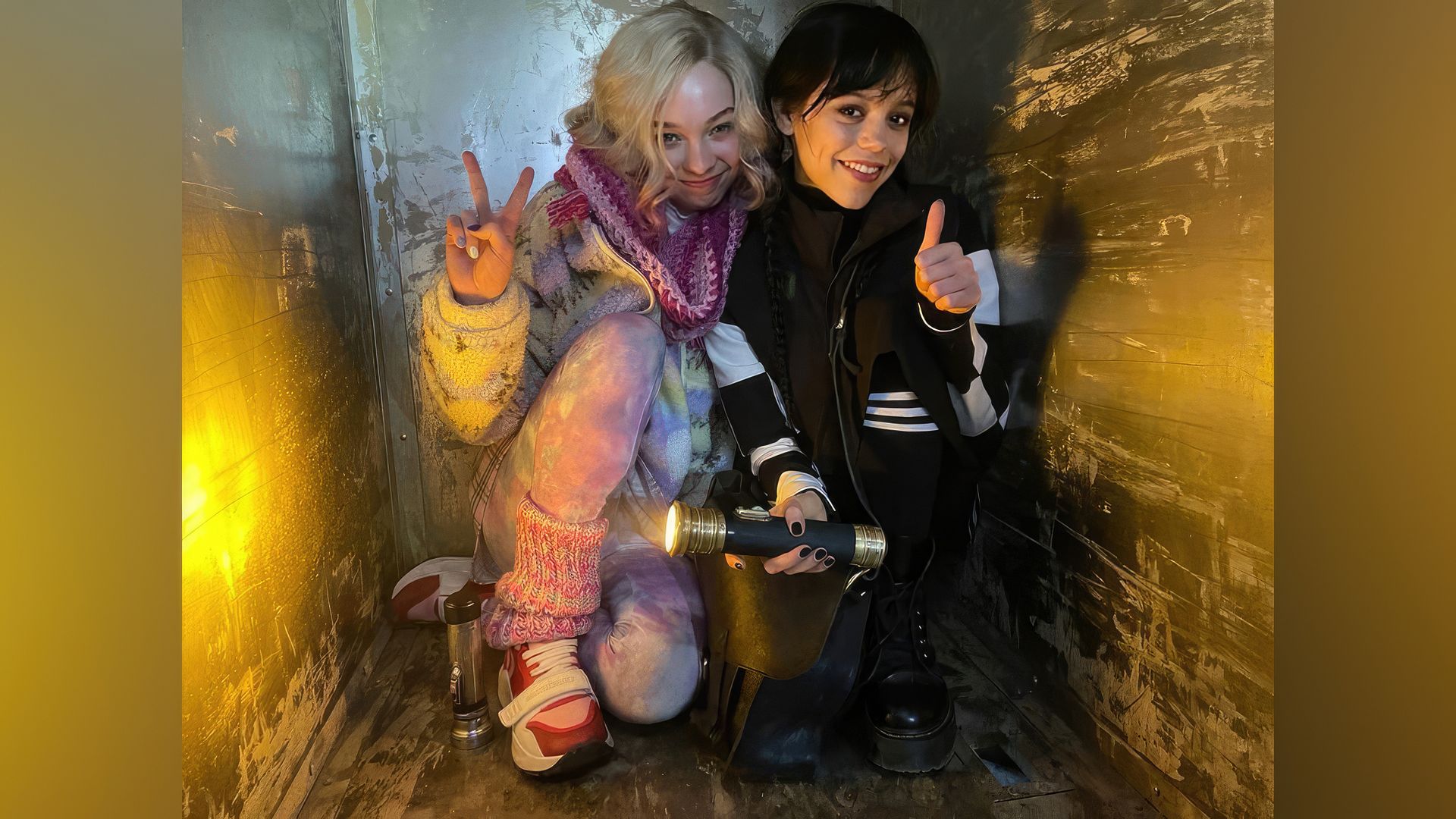 Emma Myers y Jenna Ortega