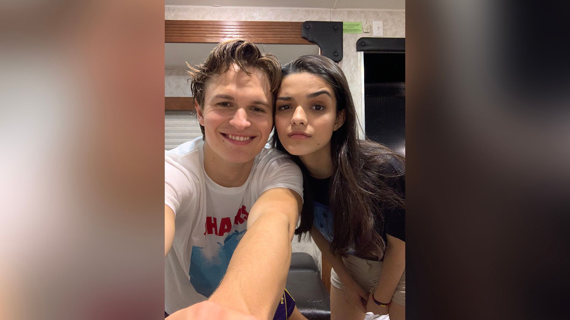 Rachel Zegler y Ansel Elgort