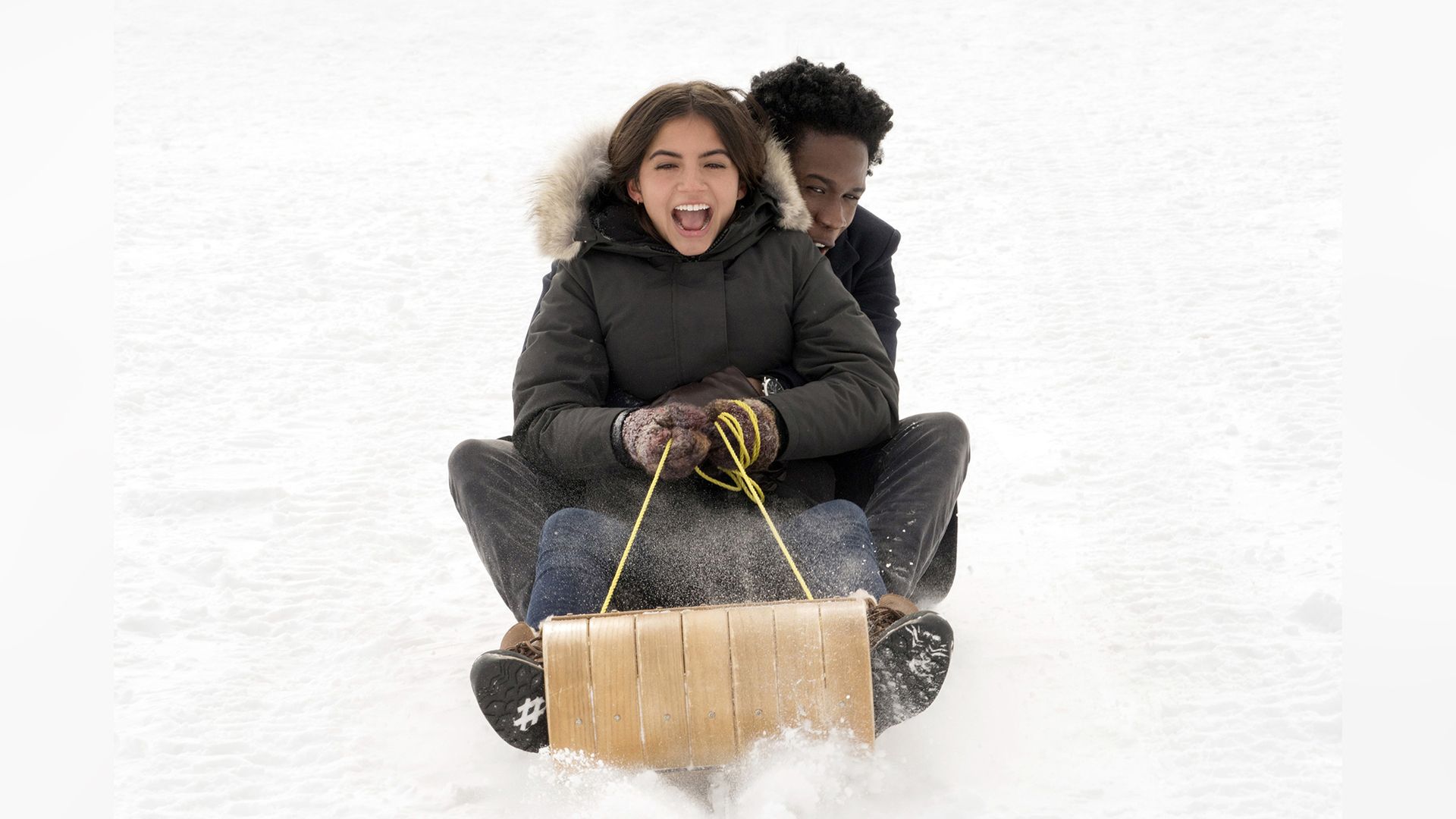 Isabela Moner en la película Let It Snow