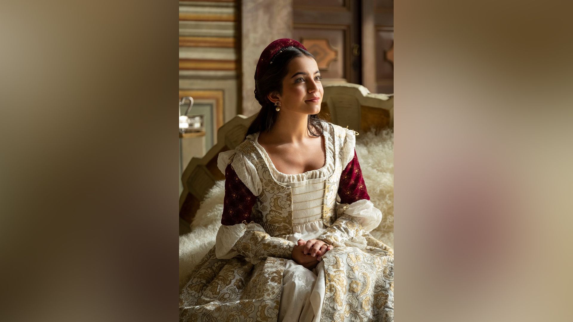 Isabela Moner en la película Rosaline