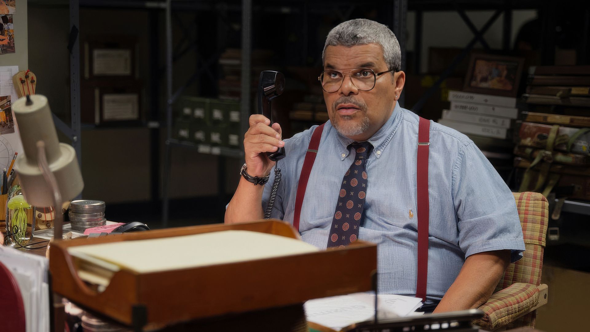 Luis Guzman en la serie 'Poker Face'