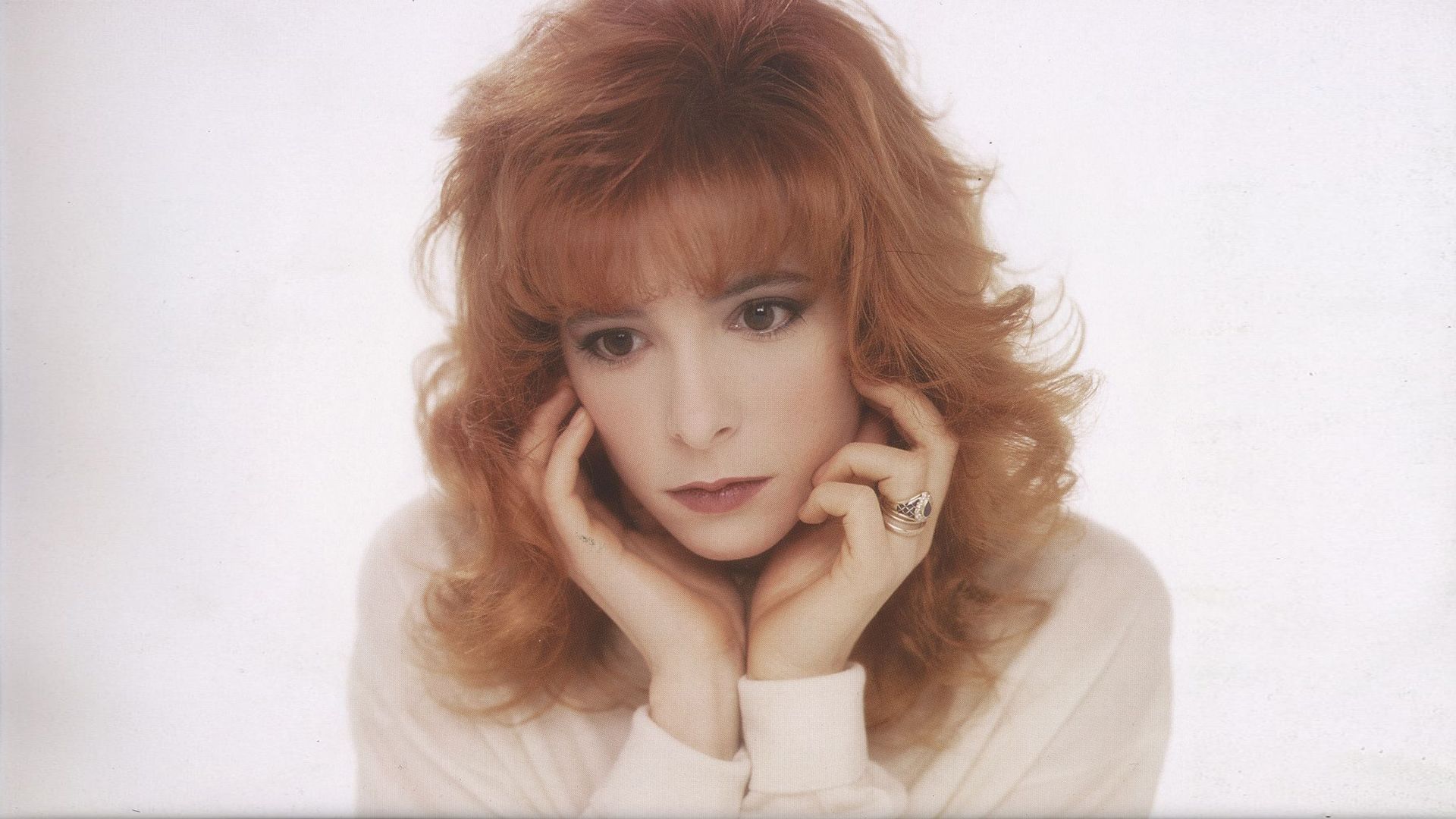 La cantante Mylène Farmer – Mujer Virgo