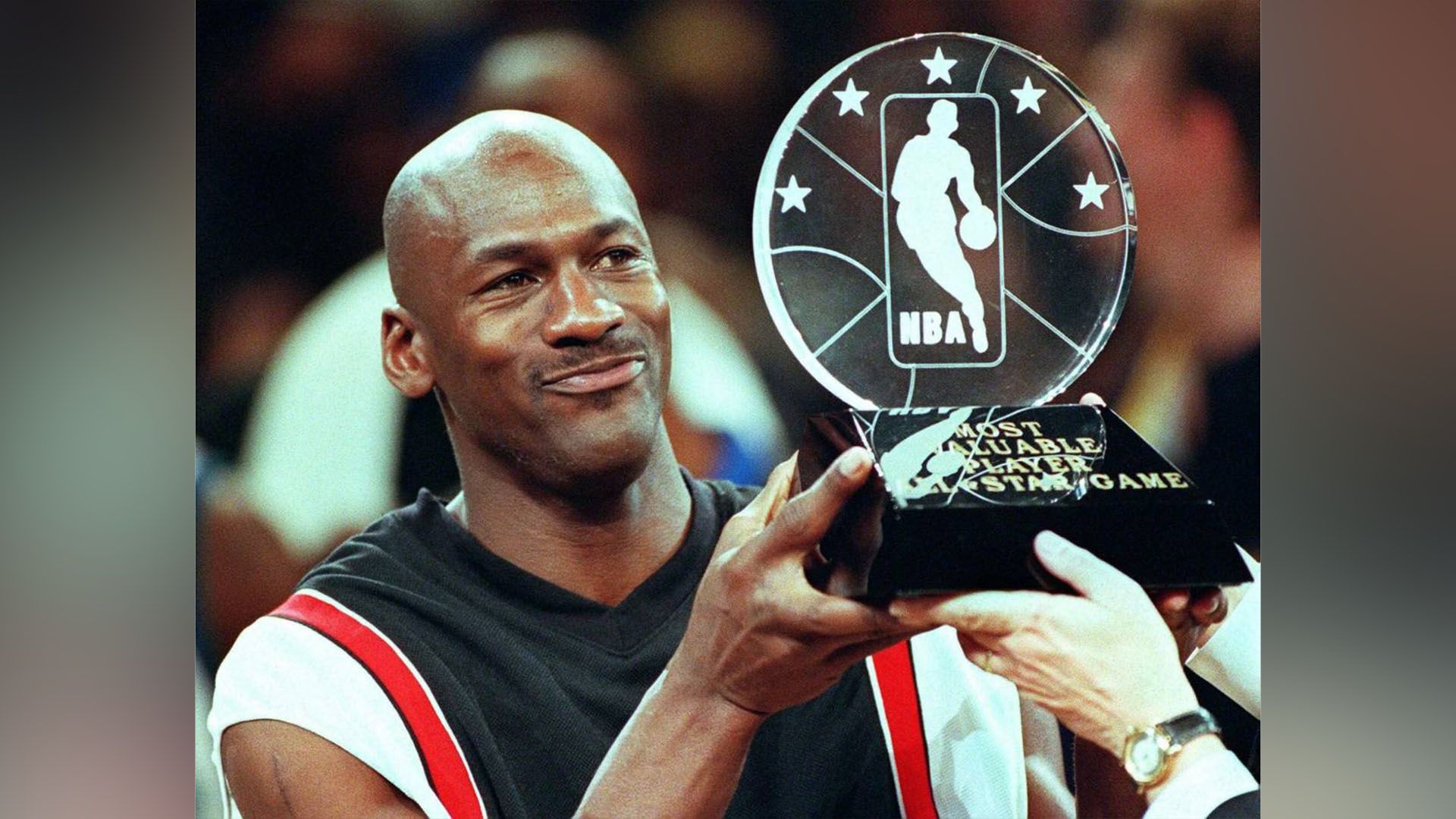 El jugador de baloncesto Michael Jordan es un hombre Acuario