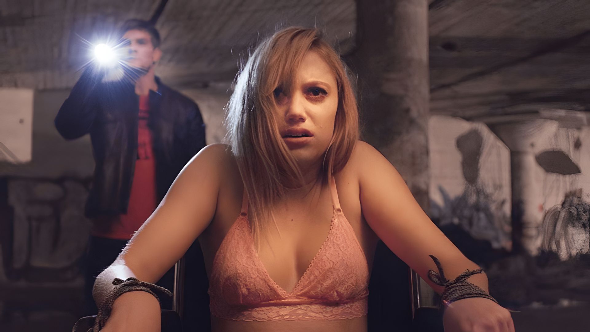 Maika Monroe en la película de terror 'It Follows'