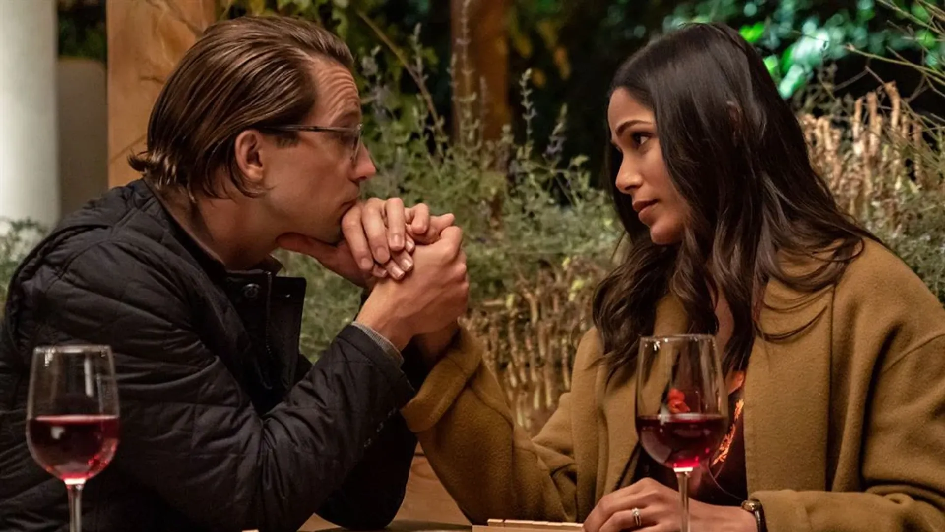 Logan Marshall-Green y Freida Pinto