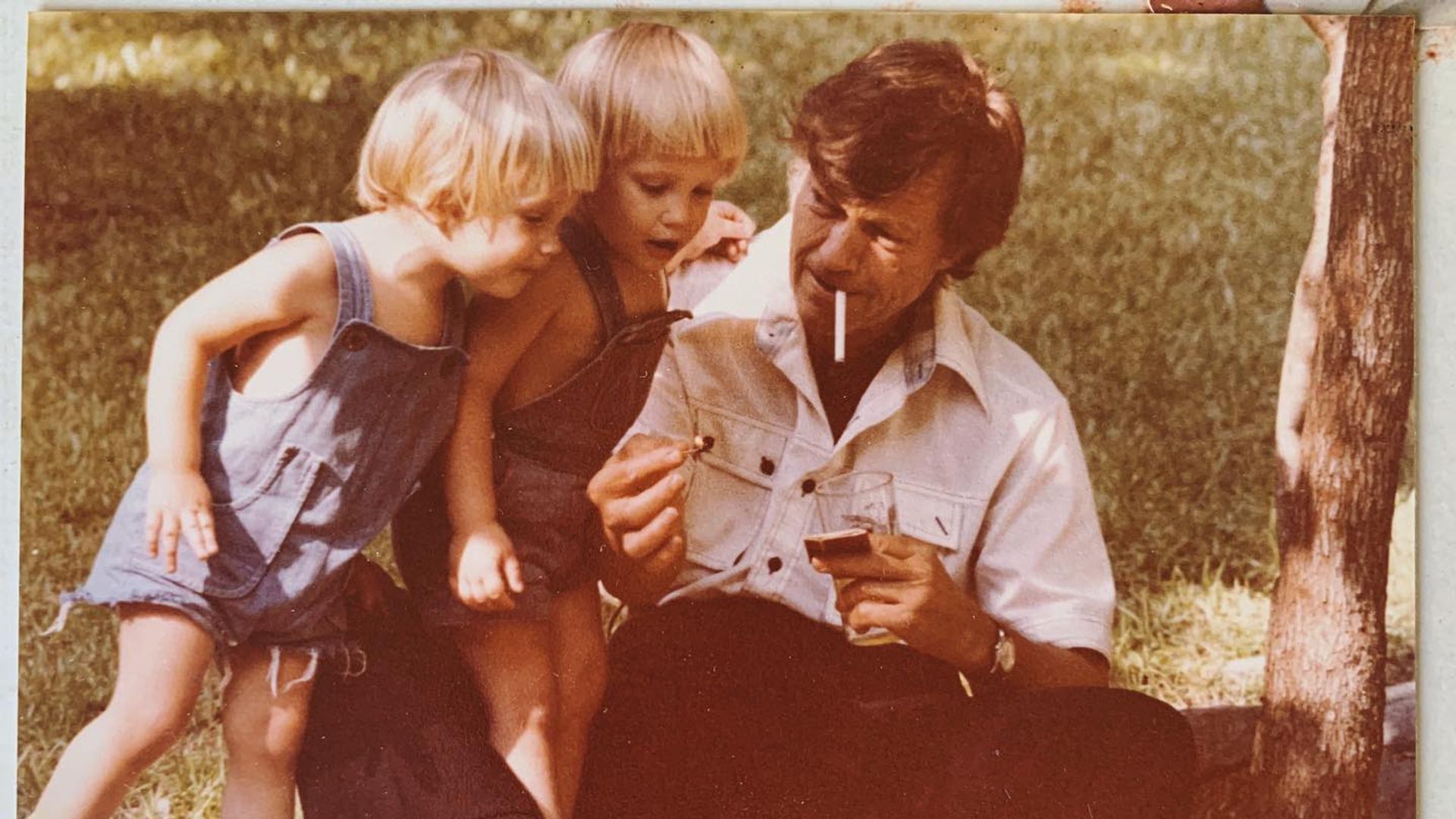 Logan Marshall-Green de niño (con su hermano y su padre)