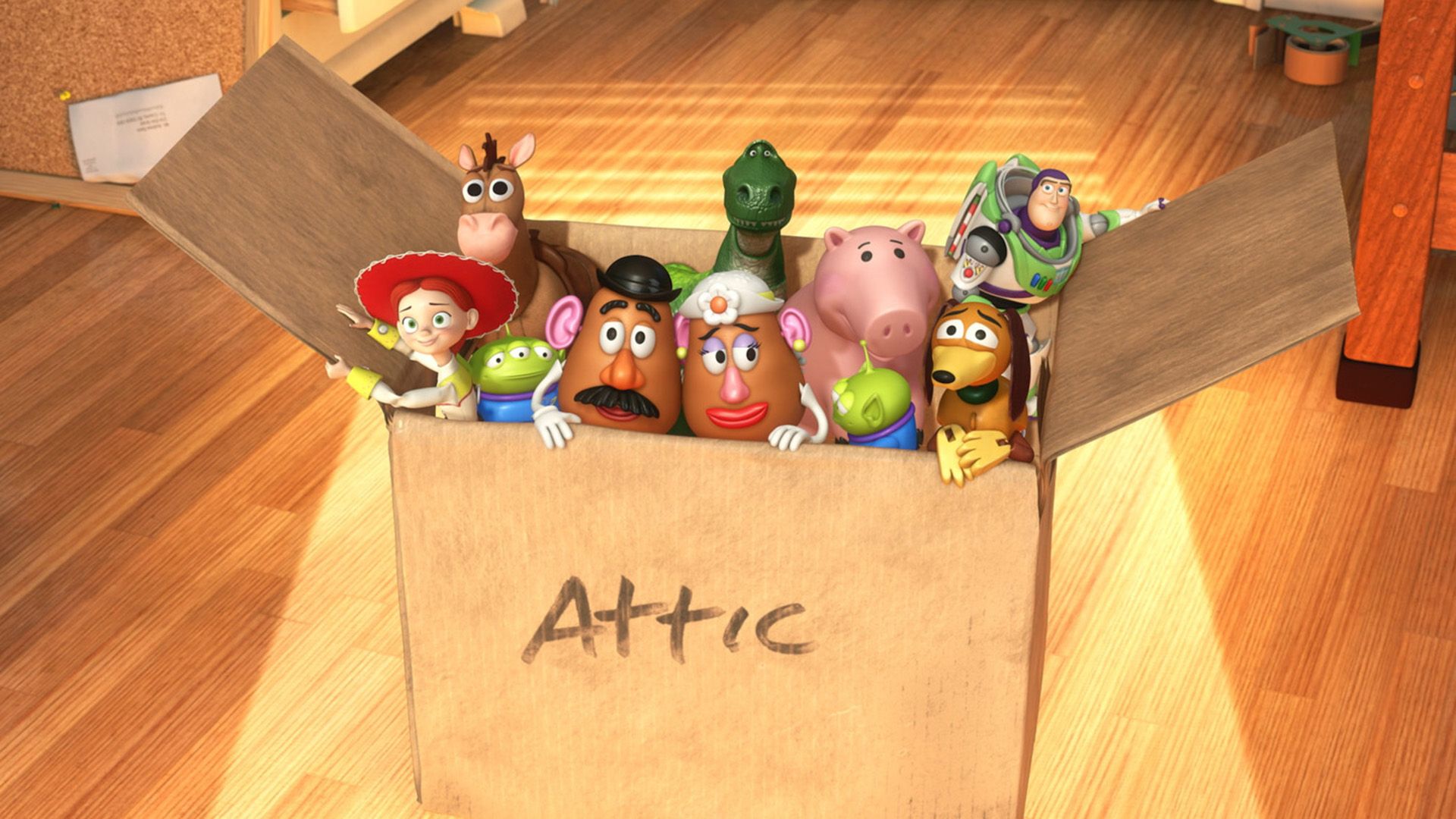Una escena de una película animada: una gran caja de cartón llena de muchos juguetes animados diferentes