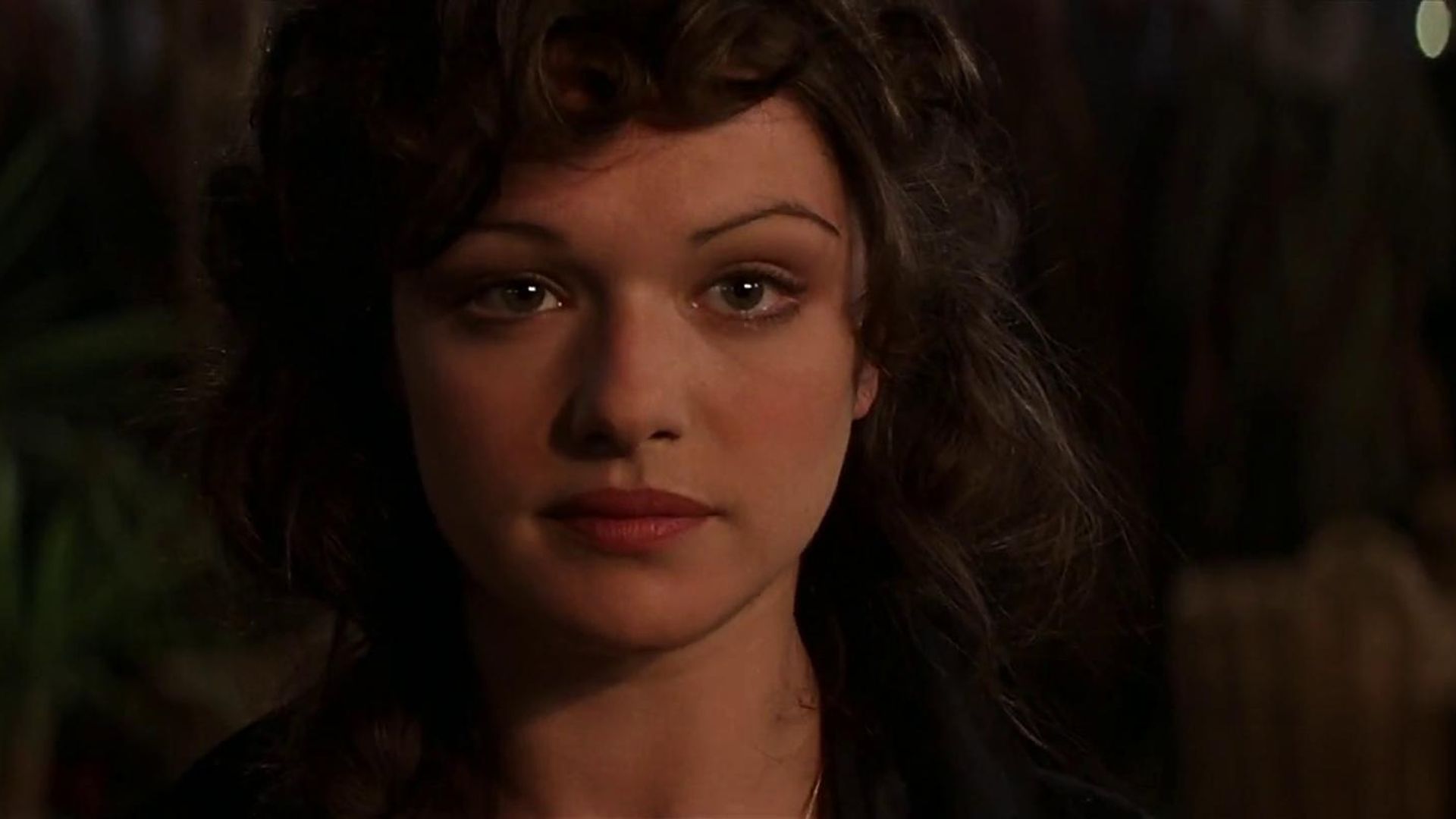 Primer plano del rostro de la actriz Rachel Weisz