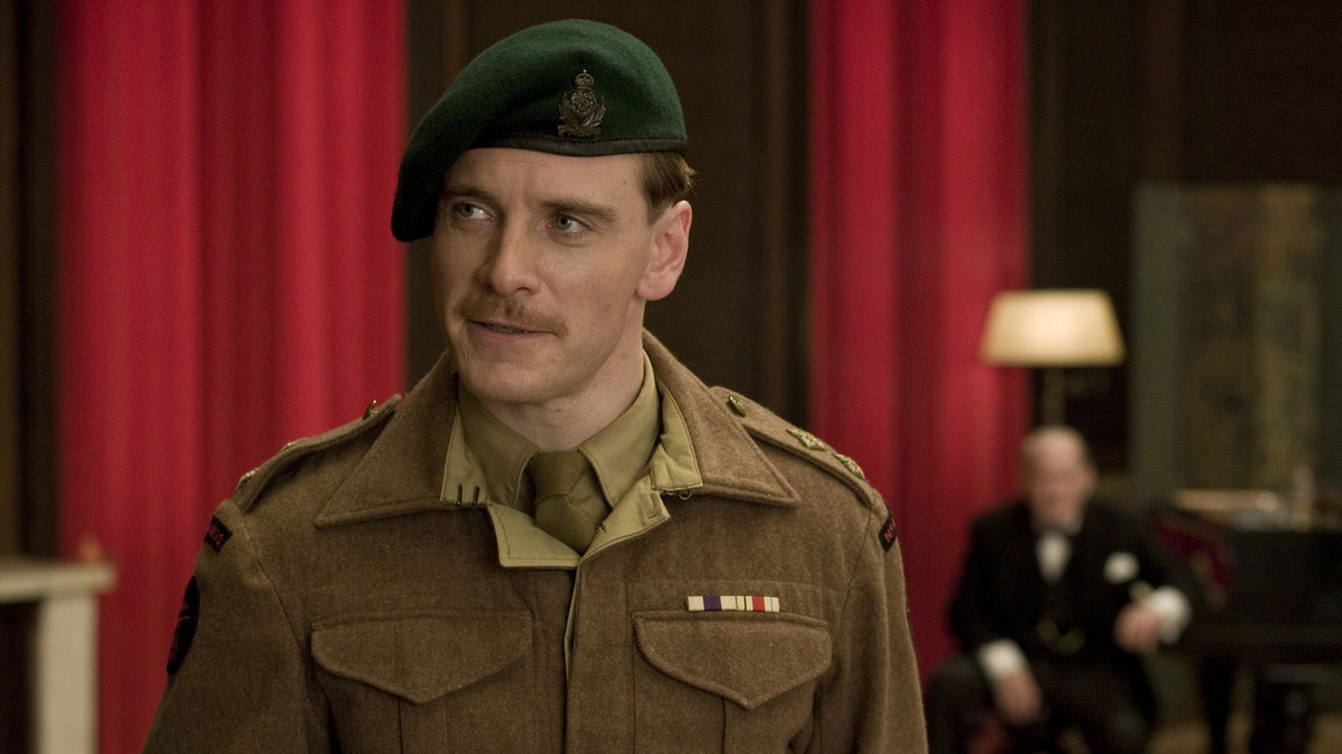 Michael Fassbender en uniforme militar en la película "Inglourious Basterds"