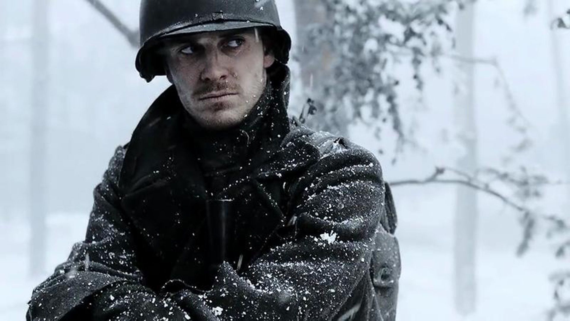 Joven Michael Fassbender como soldado en la serie "Band of Brothers"