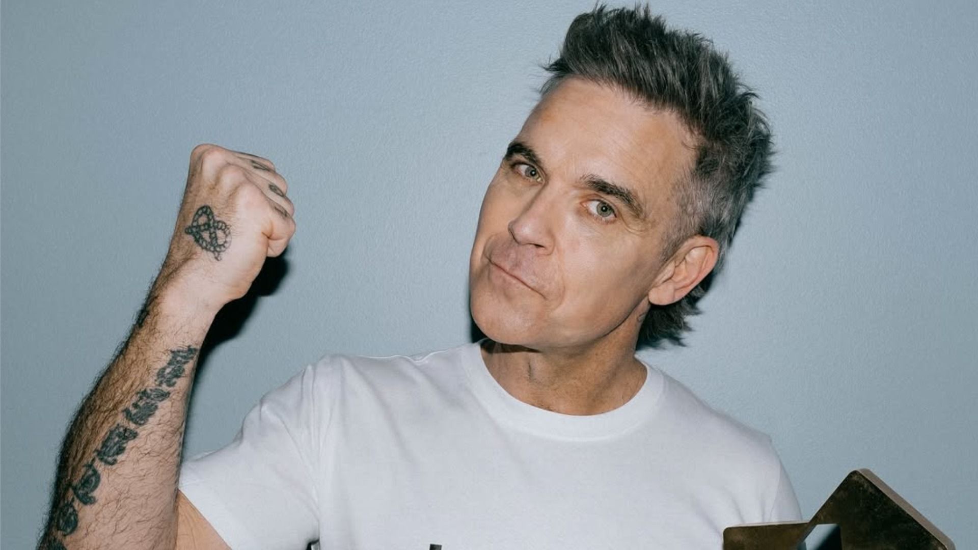 El cantante Robbie Williams se ha convertido en un artista y ahora está vendiendo pinturas creadas en un iPad