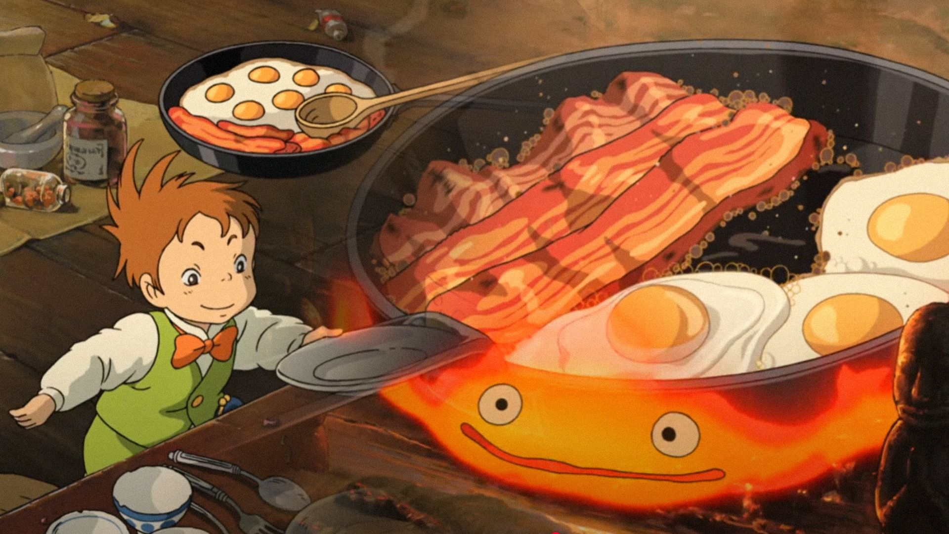 Una sartén con huevos de gallina y varias rebanadas de tocino cocinándose