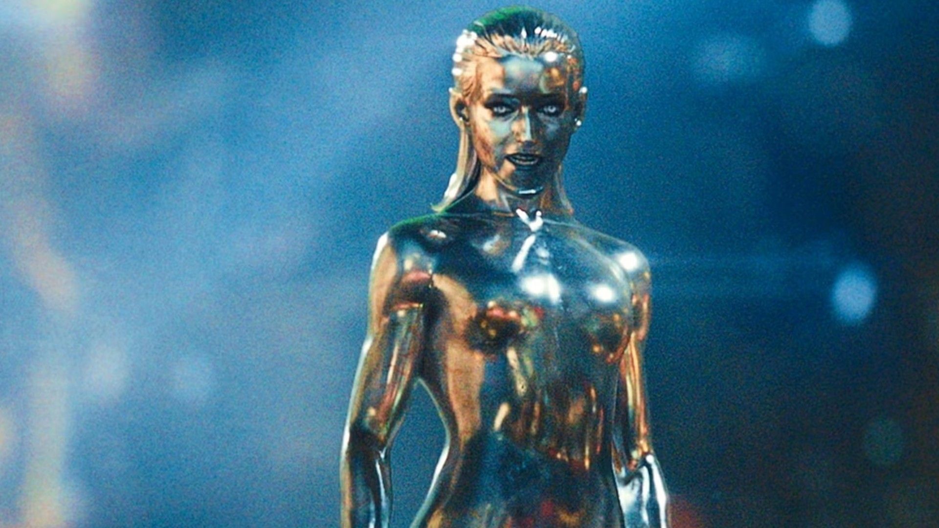 Julia Garner con el traje de Silver Surfer, fotograma de "Fantastic Four: First Steps"